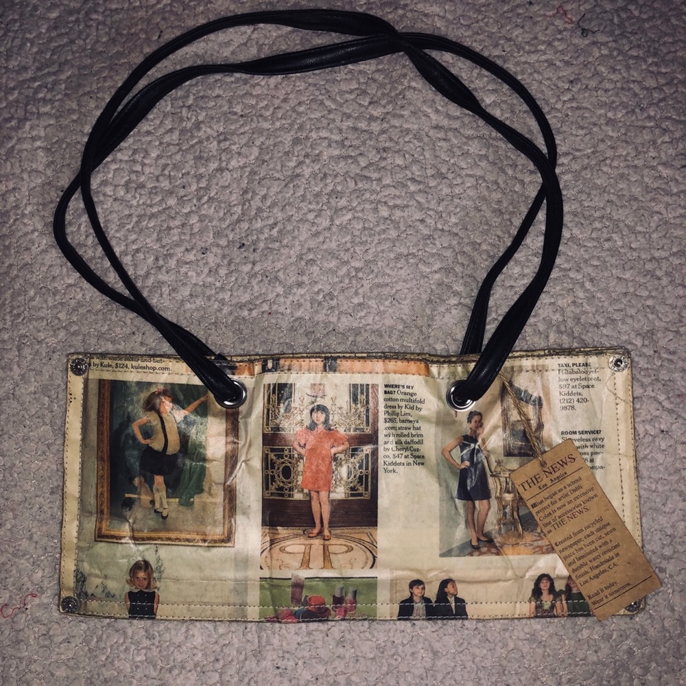 "Vintage The News Los Angeles Small Handbag – Timeless Charm"